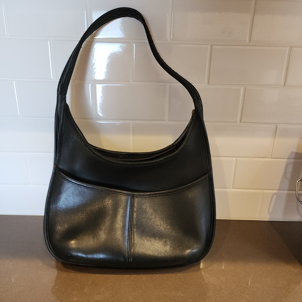 Elegant Black Leather Shoulder Bag